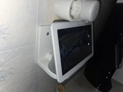 Google Nest Hub shelf that hides the cable