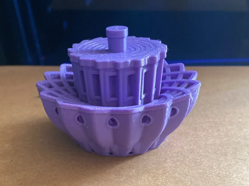 the benchy rose spinning top
