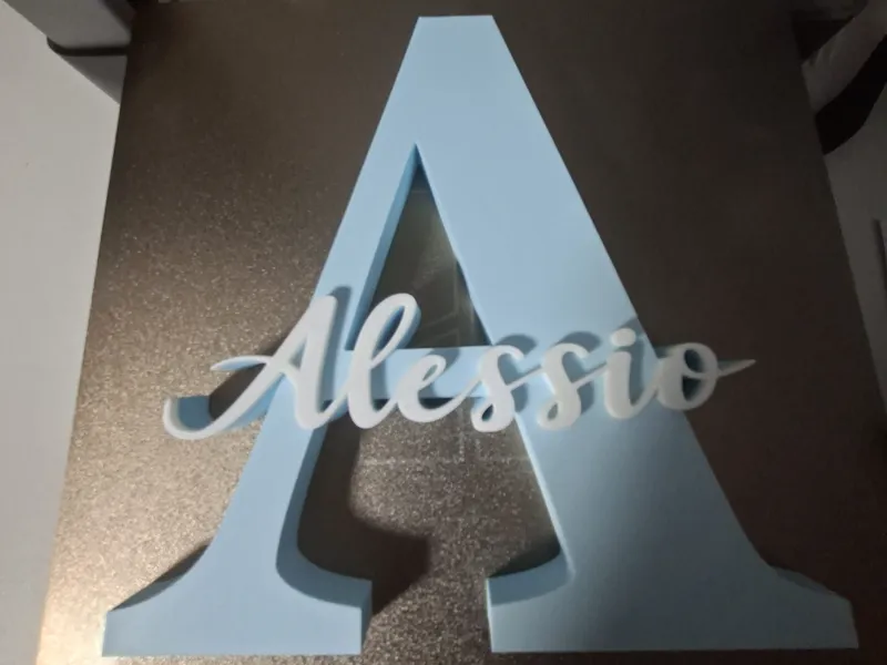 Lettera decorativa L con nome Alessio