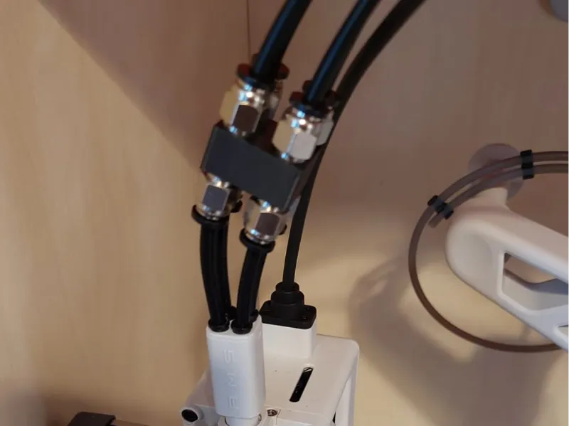 Adattatore x4 tubi in PTFE 