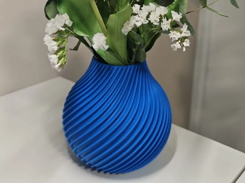 Moderne Kugelvase für Schnittblumen