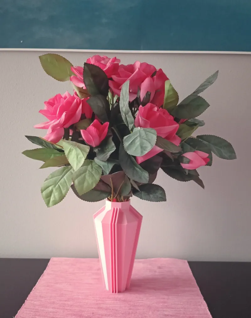 Modern and minimalist  Vase 