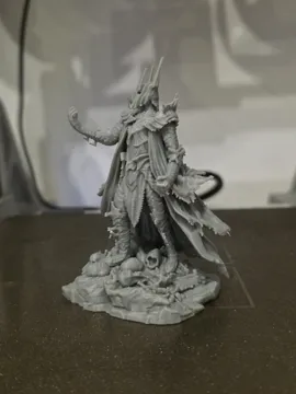 Figura decorativa: Sauron the Dark Lord – The One Ring — vista de referencia 3