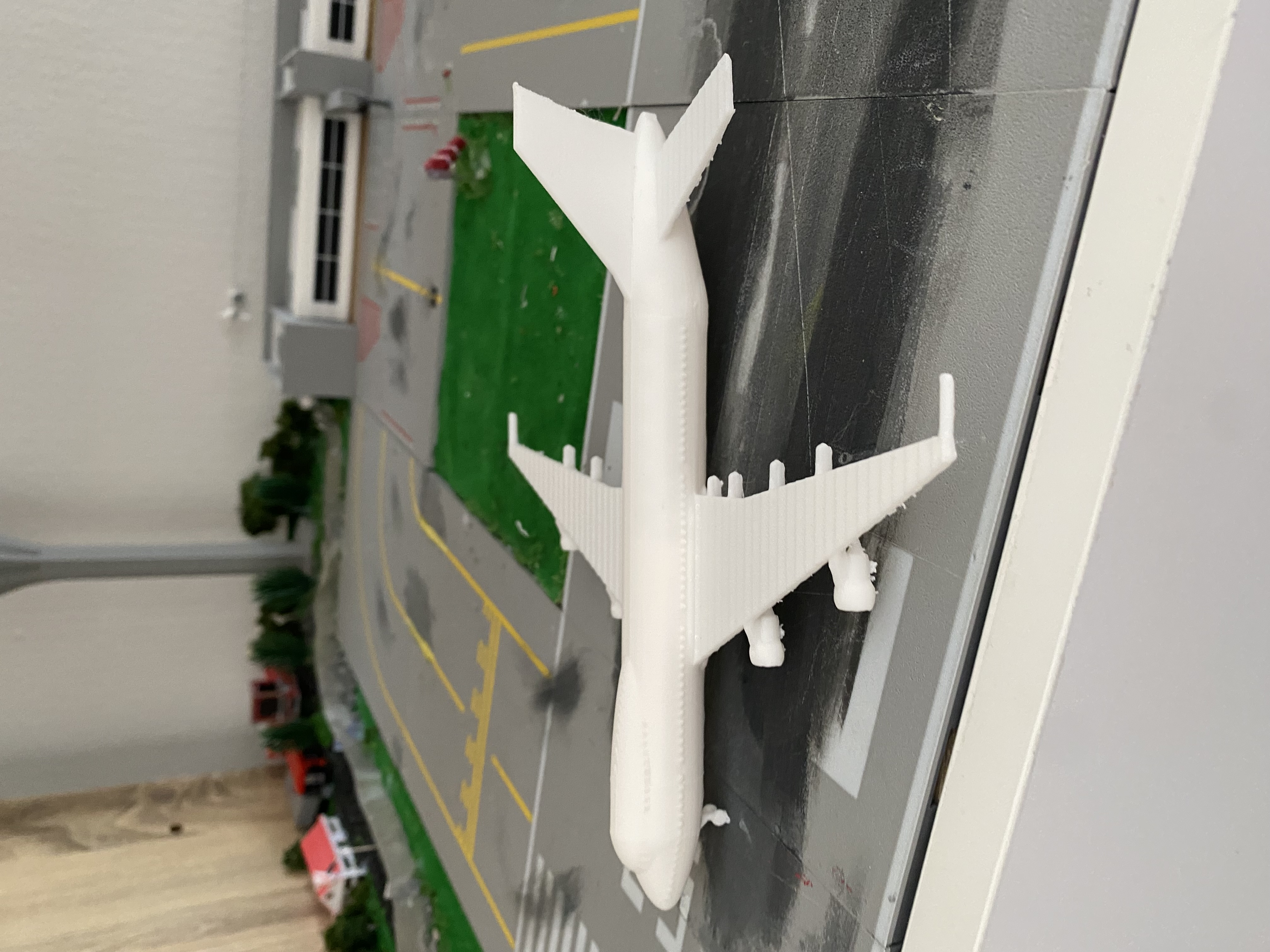 1:400 scale Boeing 747-200 - 1