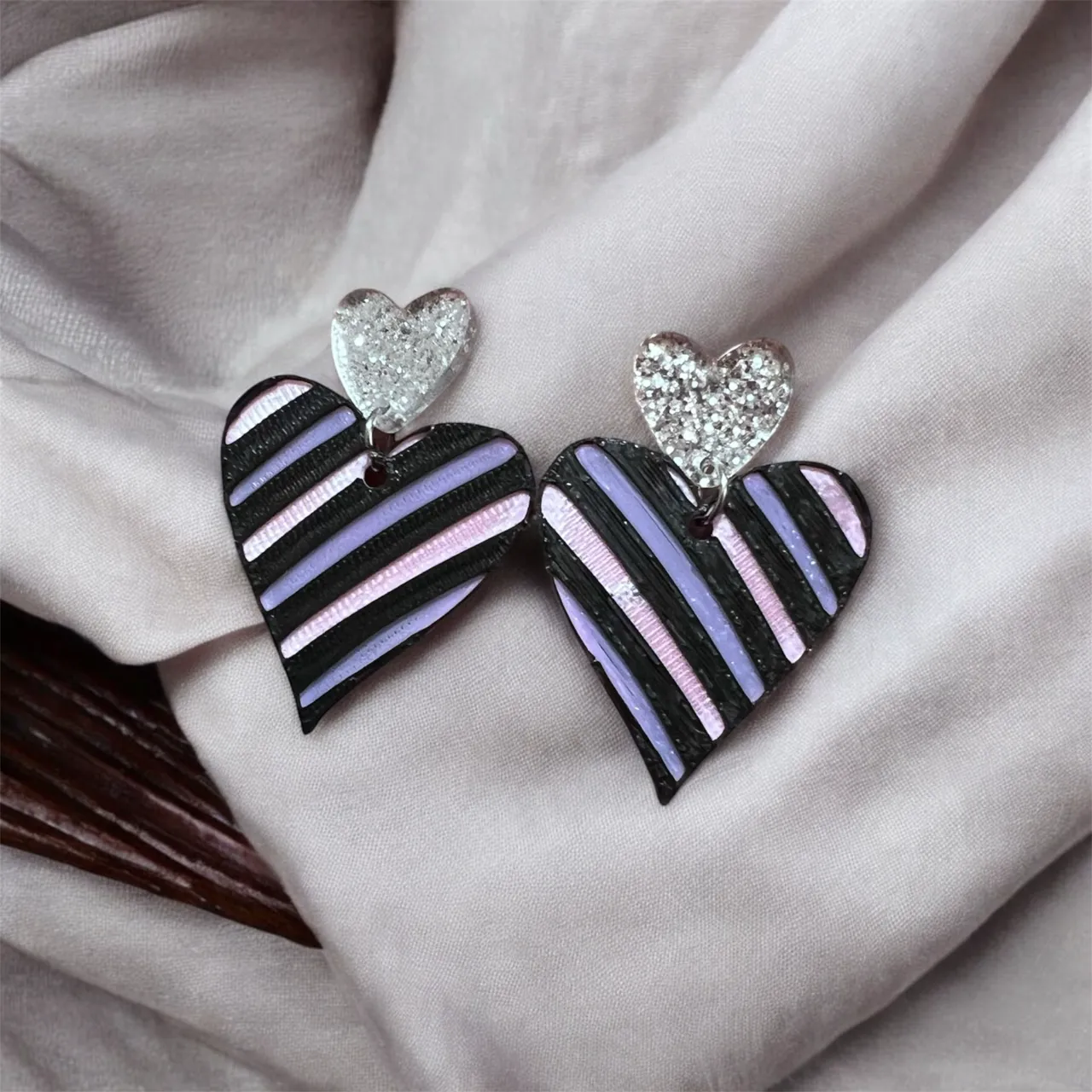 Pendientes Corazón rayas view 2