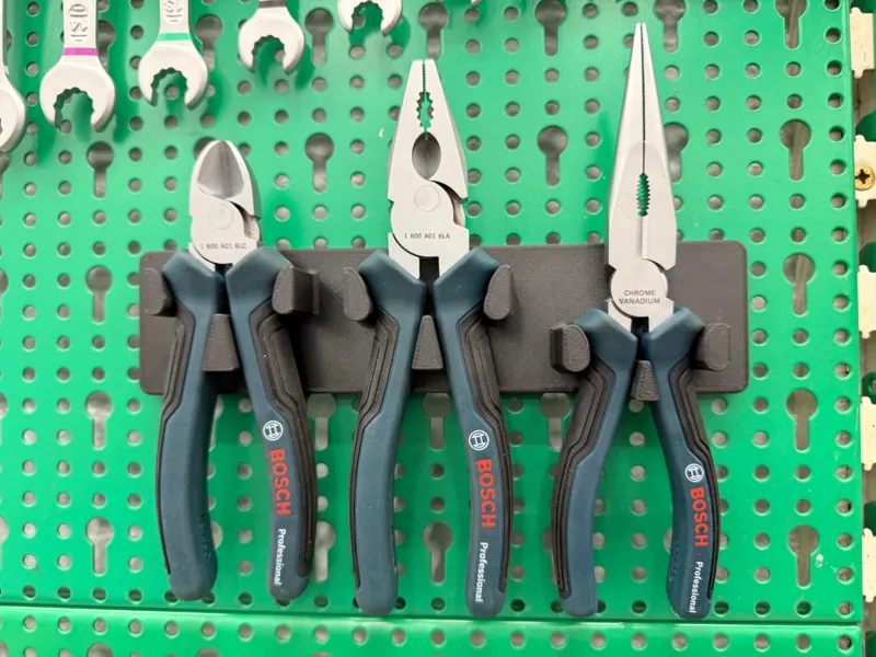 Halter für Bosch Professional Zangen an Lochwand