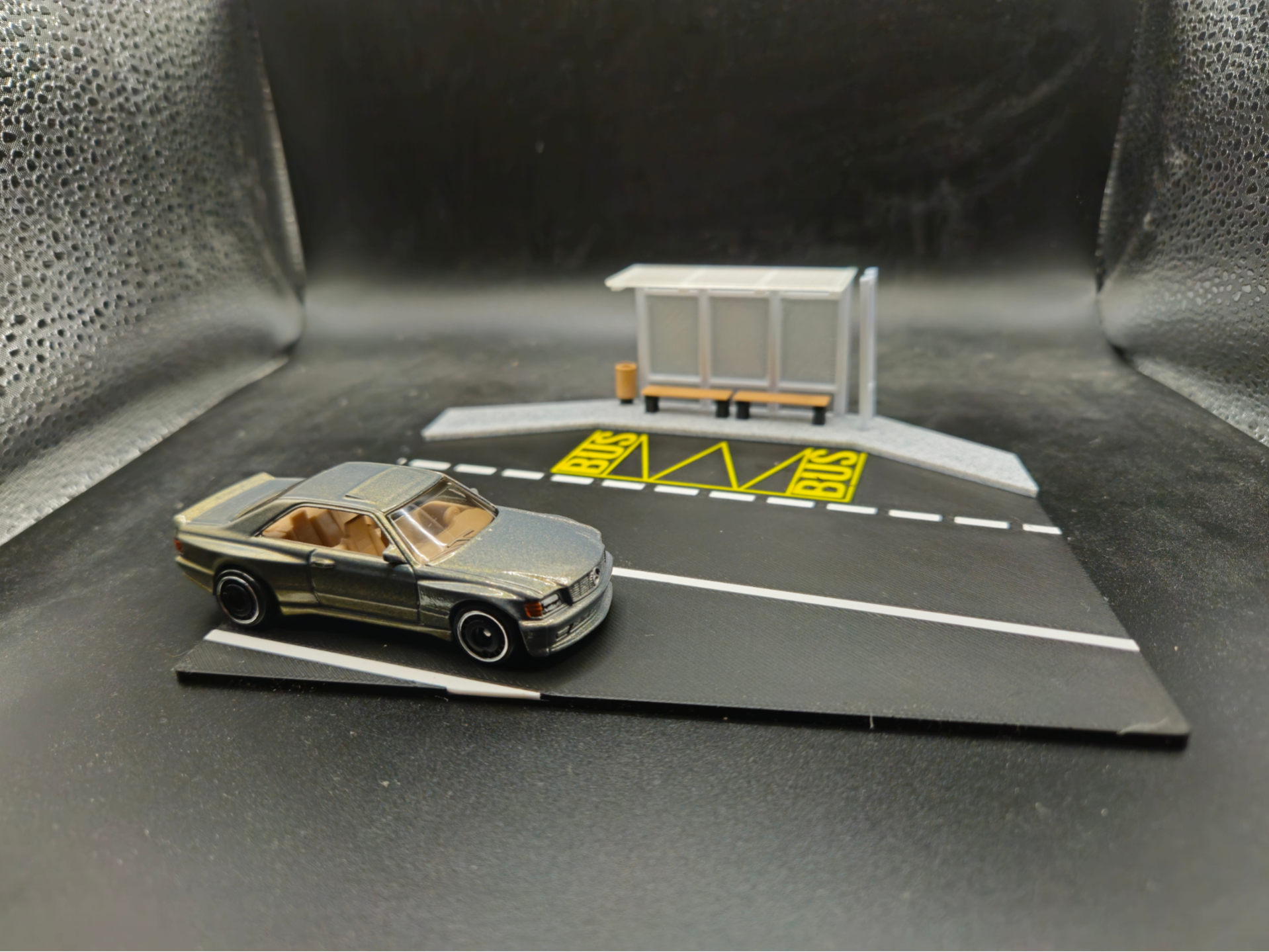 Bus stop diorama display stand
