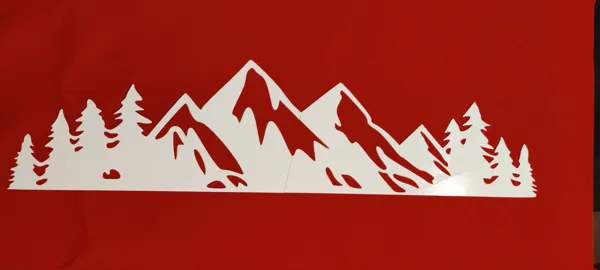 Décor fenêtre montagnes et sapins