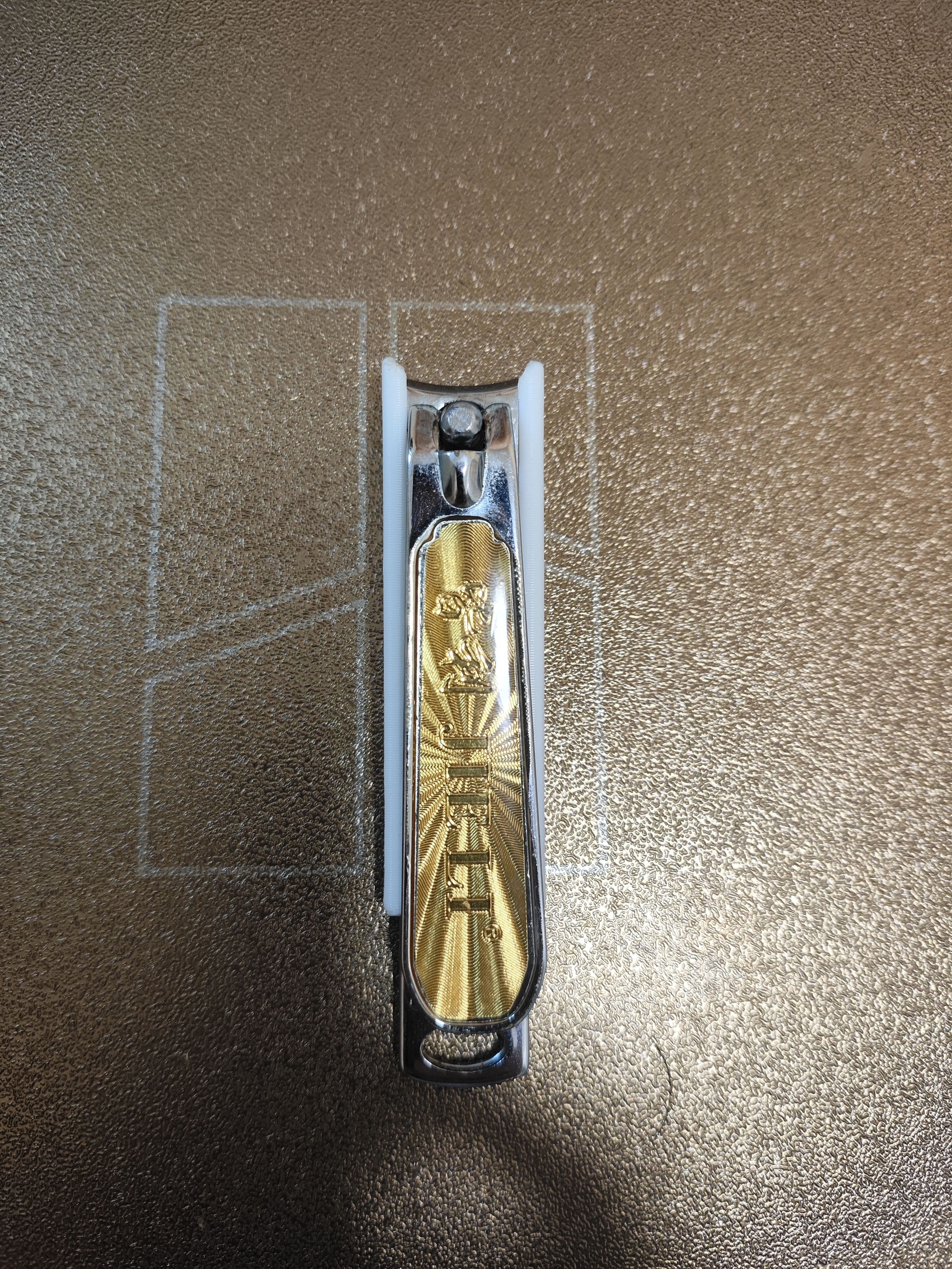Miniatura 1 do modelo 3D 指甲刀防飞溅、自动收纳甲屑保护套