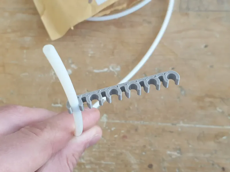 Multiple 4mm PTFE Clips
