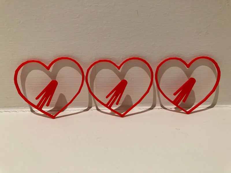 Heart-shaped paperclip / bookmark (0.5 grams)