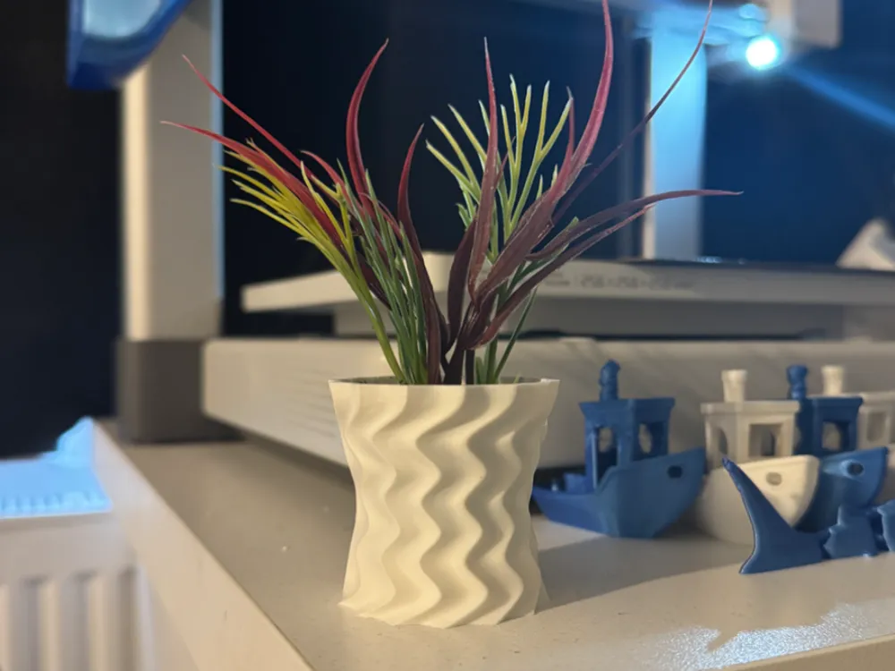 Modern Abstract Pot by RaulBnd - MakerWorld