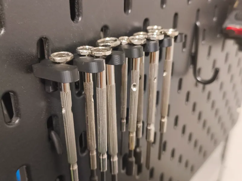 Precision screw driver holder for skadis
