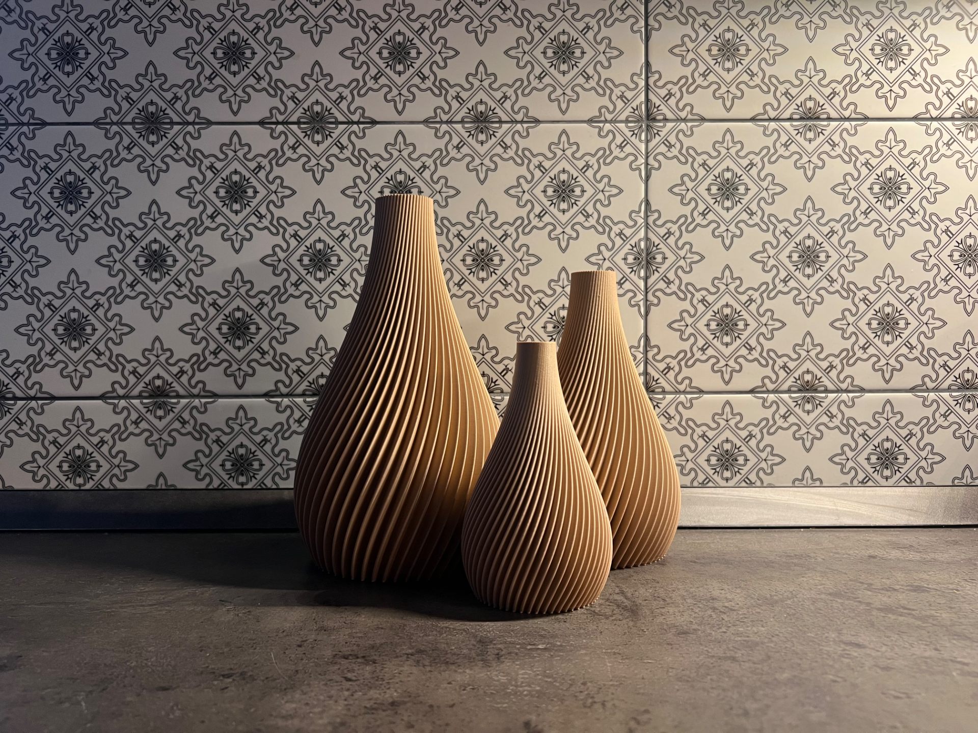 Modern Minimalist Ribbed Vase – Amara 