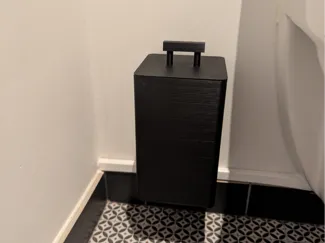 Wall mounted trash bin