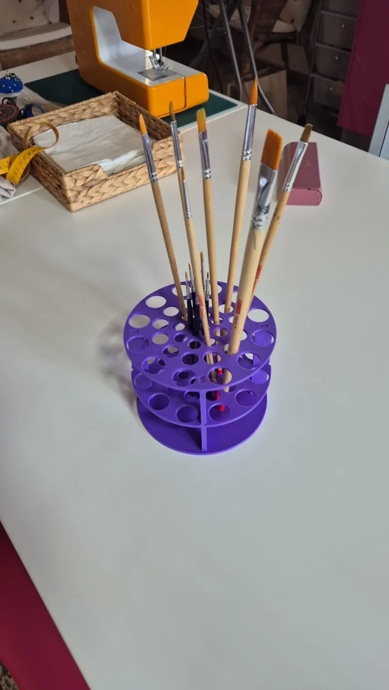 Round brush holder