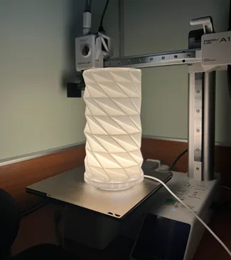 Low poly vase lamp V.1