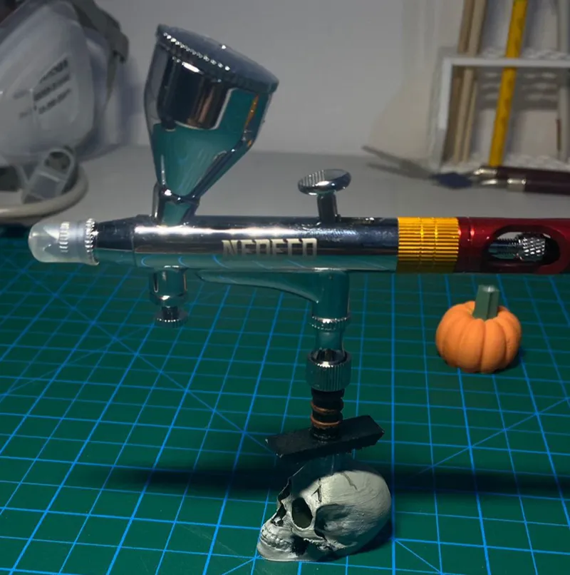 Airbrush holder skull