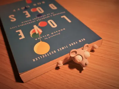 Flat mouse bookmark