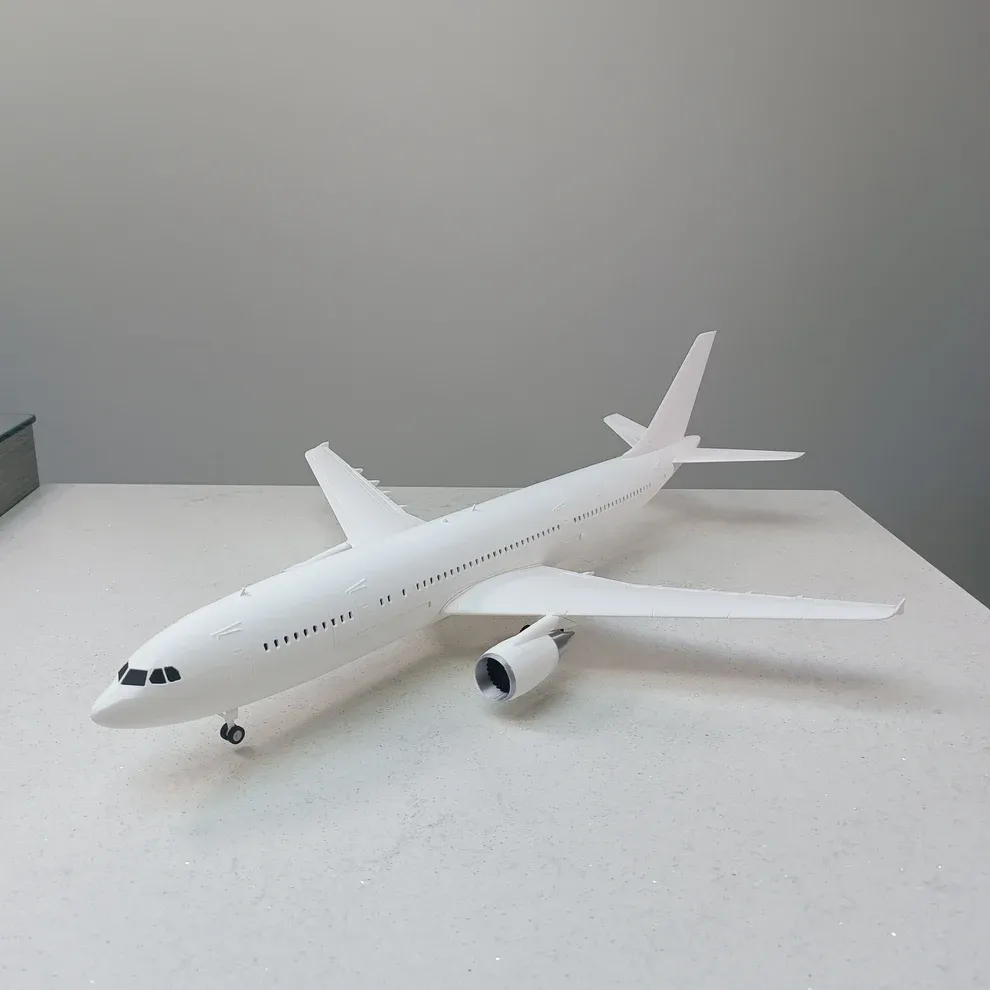 1/100 scale A300-600R view 3