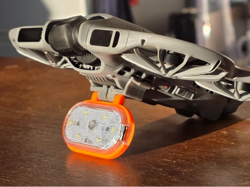 DJI Neo 2 lighting