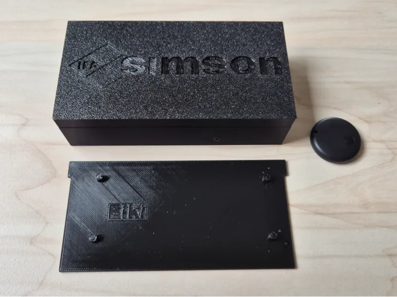 Simson SR50 Batterieabdeckung AirTag integriert