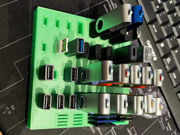 Range-clés USB et cartes SD