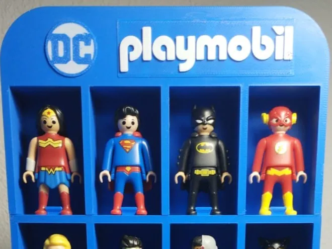 Estantería playmobil huevos kinder DC