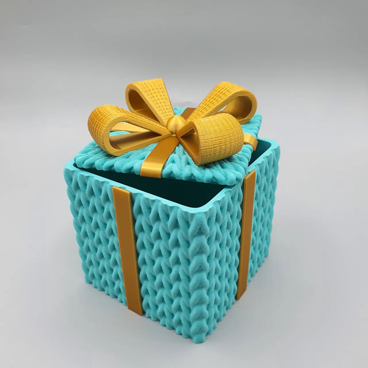 MULTICOLOR CHRISTMAS CROCHET GIFT BOX view 4