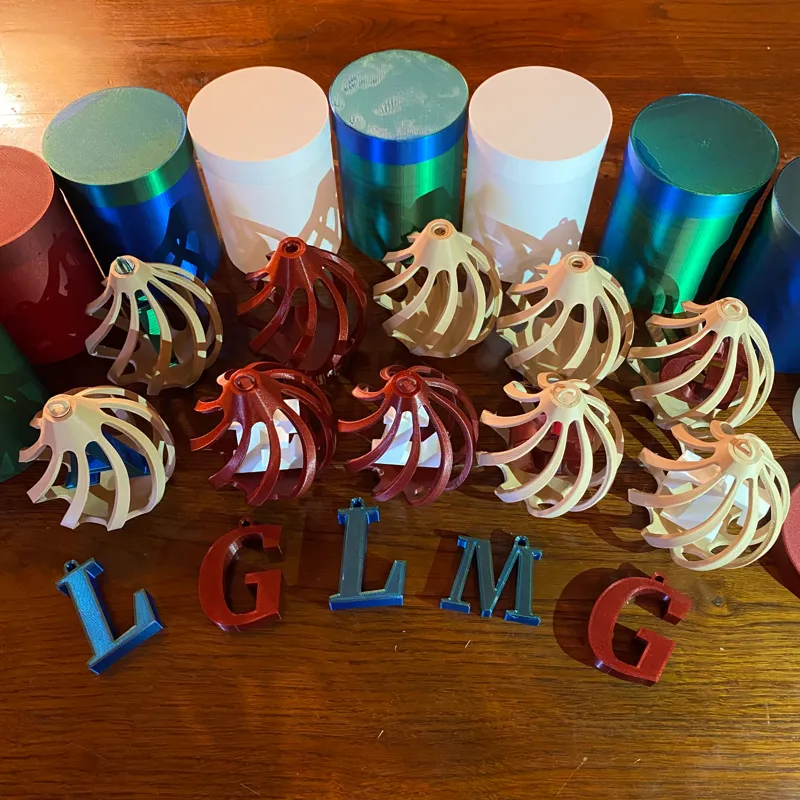 Letters (A to F) to hang in my Christmas baubles