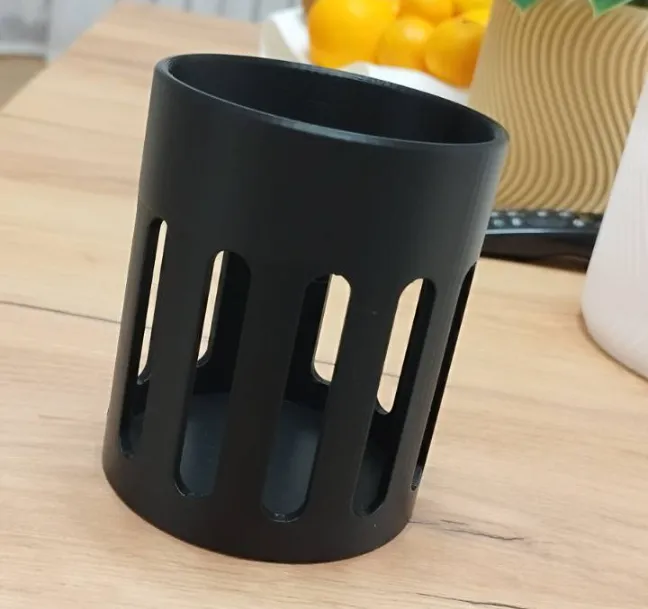 Ribbed or smooth kitchen utensil basket