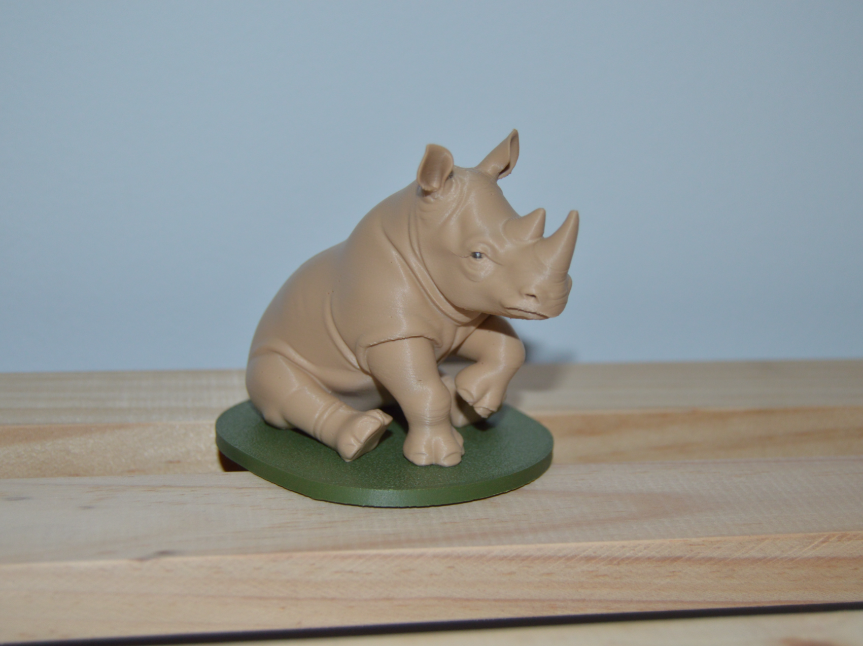 Miniatura 1 do modelo 3D Rinoceronte sentado