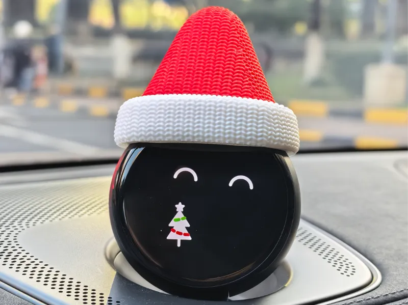 蔚来 nomi 圣诞帽