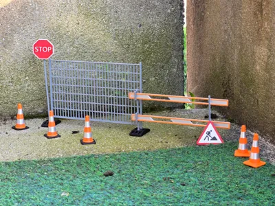 Construction site barrier set