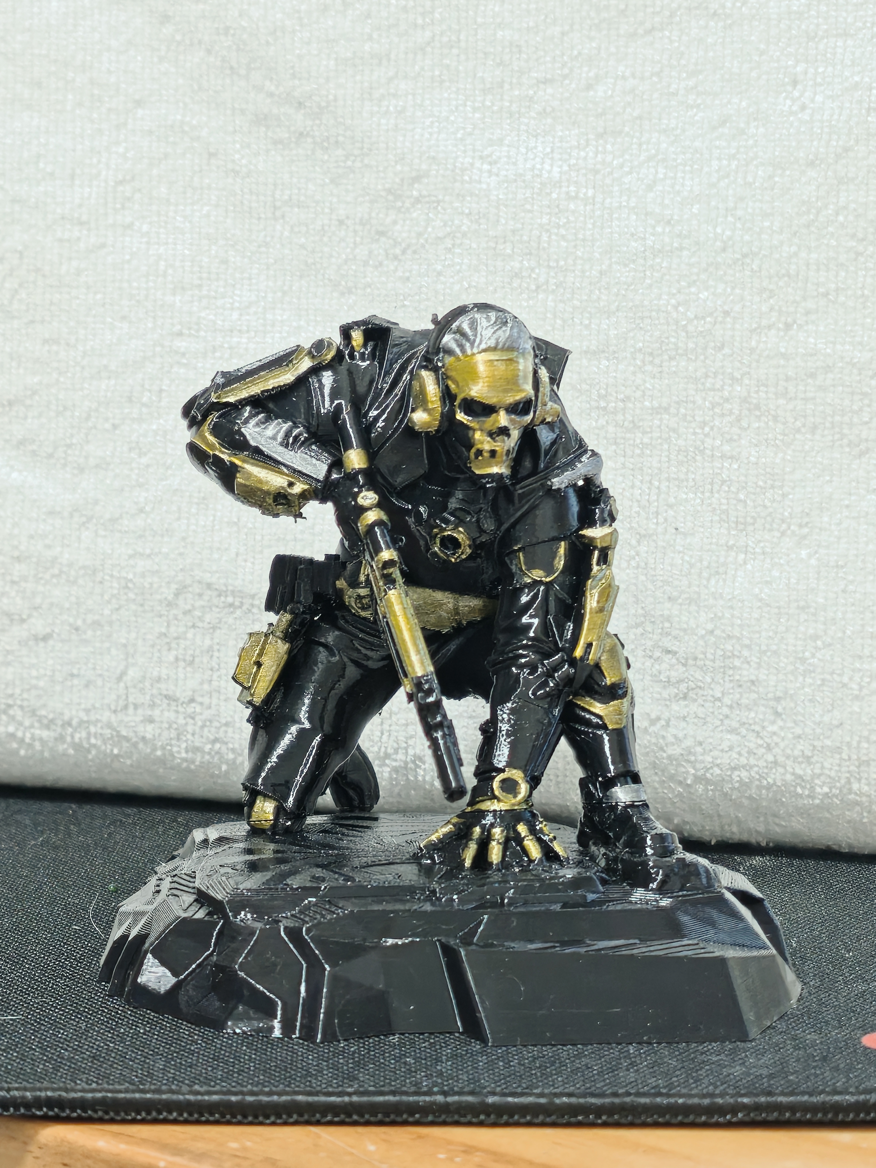 Miniatura 2 do modelo 3D 蚀金玫瑰-红狼