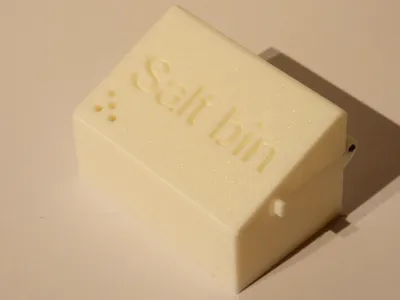 Grit bin salt shaker
