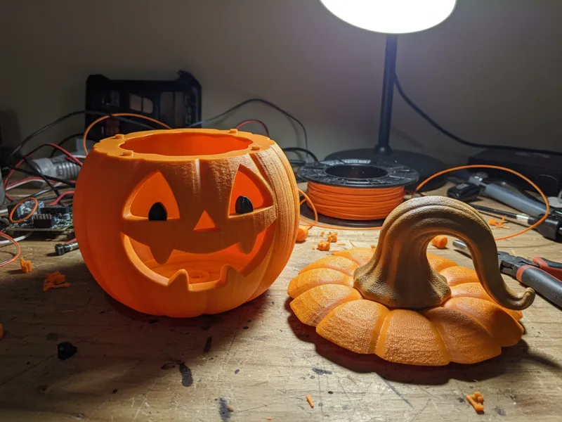 Jack-O’-Lantern with Detachable Lid