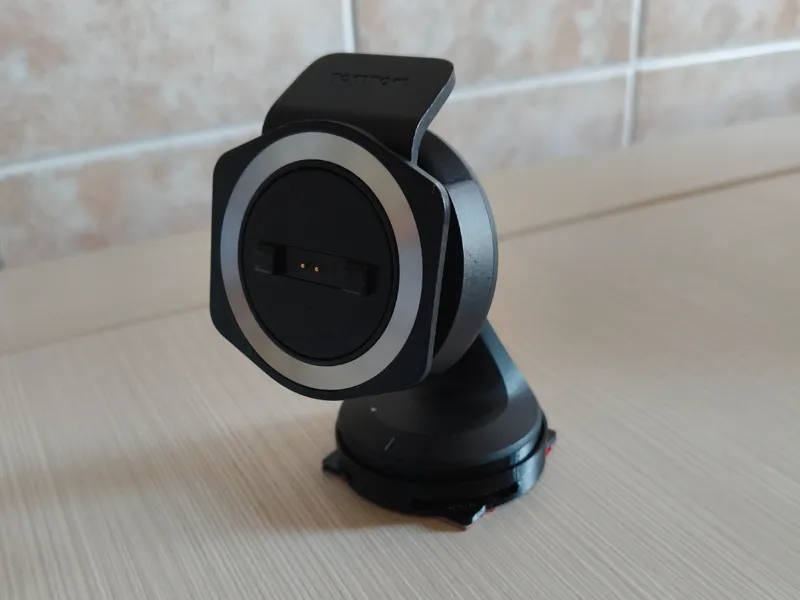 Trasformazione supporto vetro TomTom a Cruscotto