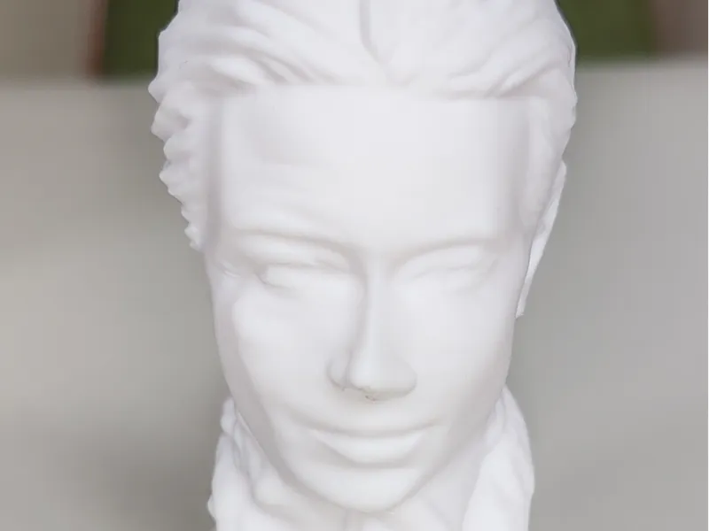 Büste von Simone de Beauvoir