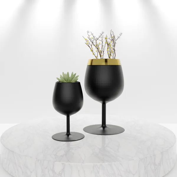 Vase moderne façon verre à vin