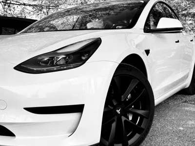 Tesla Model 3 - 01