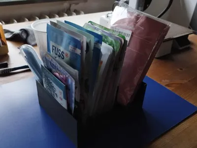 sheet mask holder