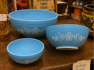 Collection - Antique Vintage Pyrex 3 Bowl Set