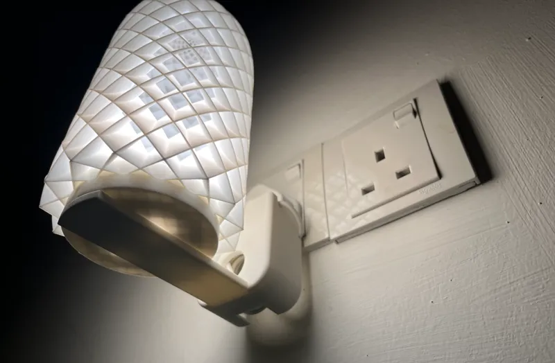 LED Lamp 001 Socket-Mounted Cable Organizer