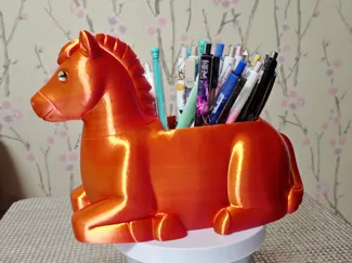 Horse-shaped pen holder