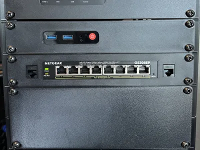 Rack mount Netgear GS308EP