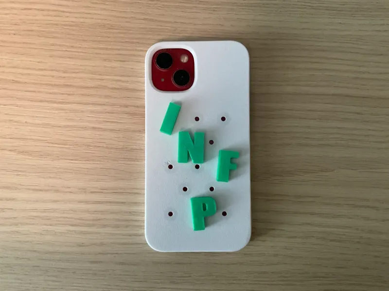iphone13洞洞手机壳+MBTI字母扣