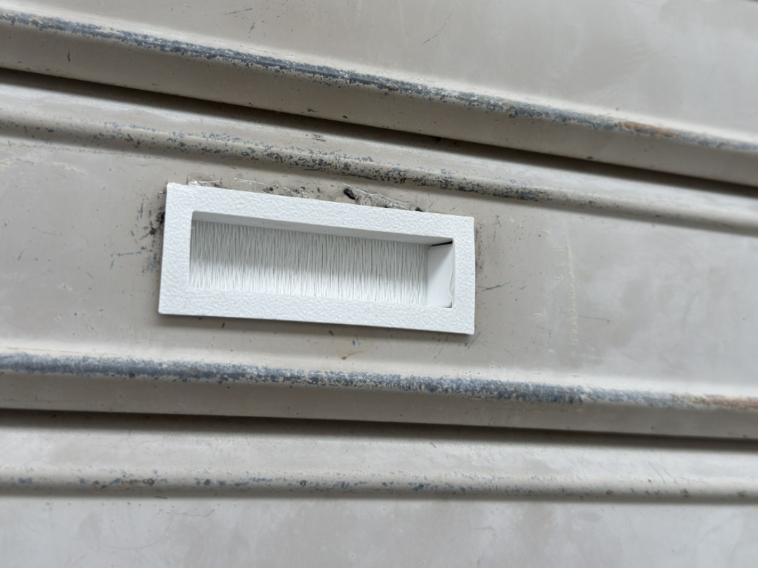 Snap-in Shutter Handle (20x60mm Hole)