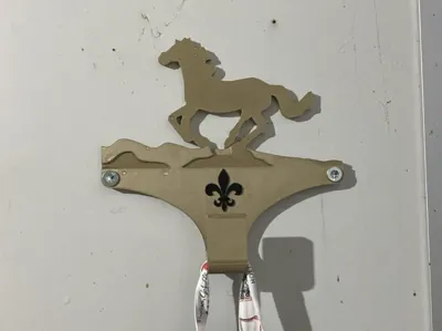Horse clothing hanger with fleur-de-lis 