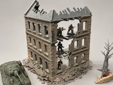 Escenografía en miniatura: Ruined Apartment Block — 28mm / 1:56 WWII Terrain — referencia de MakerWorld